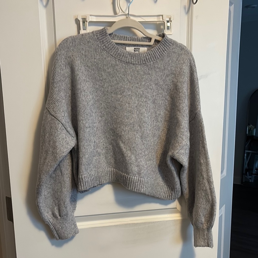 NYC Gray Crew Neck Sweater with Balloon Sleeves
